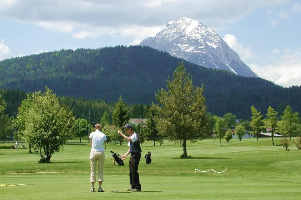 Landhaus Am Golfplatz ゼーフェルト・イン・チロル エクステリア 写真